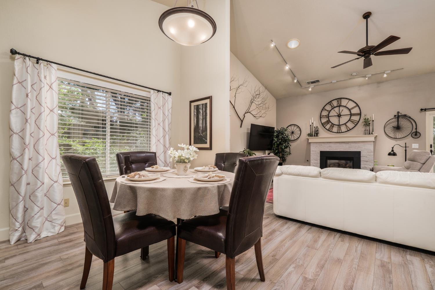 Detail Gallery Image 12 of 63 For 5148 Walnut Place Ln, Carmichael,  CA 95608 - 3 Beds | 2 Baths