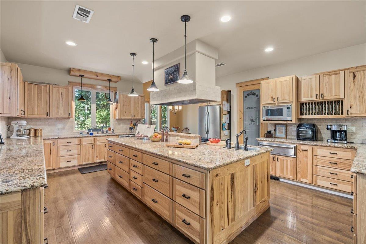 Detail Gallery Image 13 of 64 For 11382 Cour Royal, Nevada City,  CA 95959 - 3 Beds | 3/1 Baths