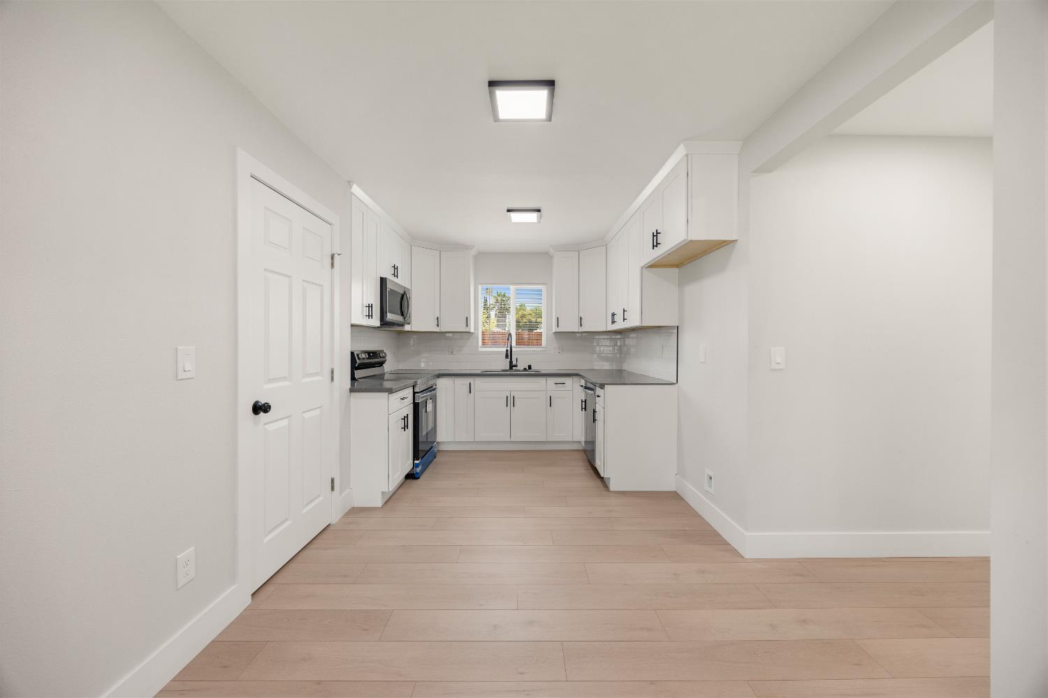 Detail Gallery Image 11 of 35 For 6237 San Martin St, North Highlands,  CA 95660 - 4 Beds | 2 Baths