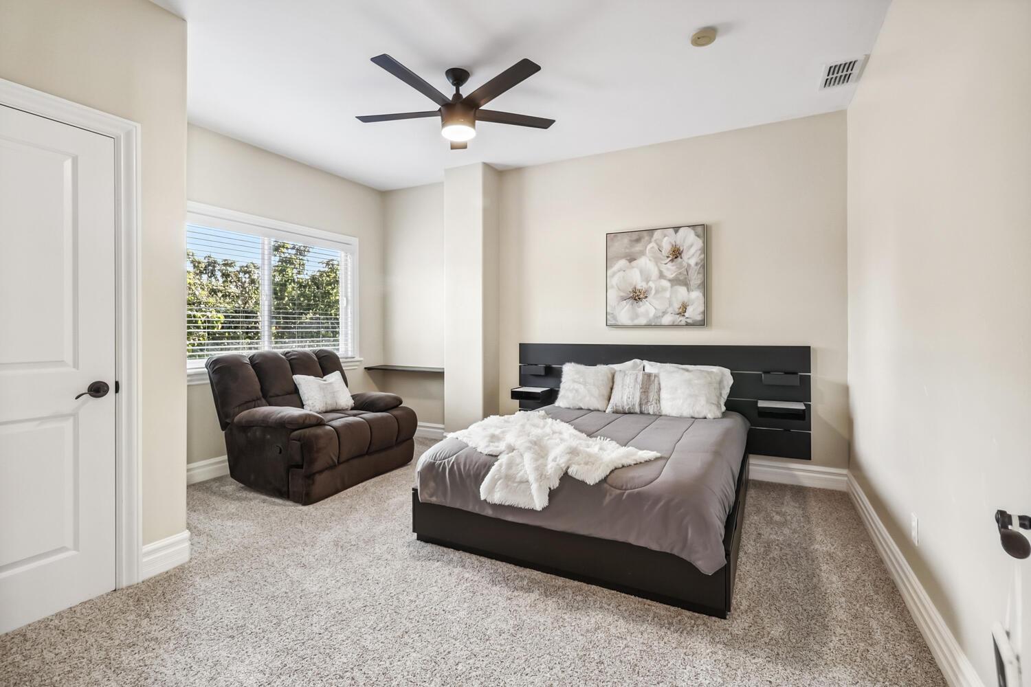 Detail Gallery Image 45 of 72 For 4900 Saint Augustine Dr, Elk Grove,  CA 95758 - 4 Beds | 4 Baths