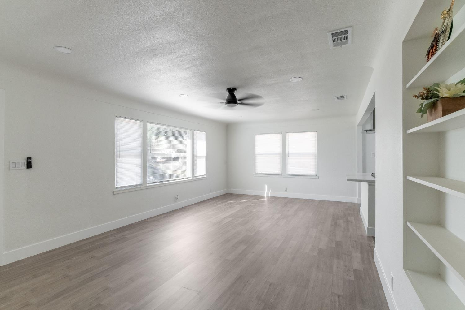 Detail Gallery Image 5 of 29 For 1017 Kings Avenue, Chowchilla,  CA 93610 - 3 Beds | 2 Baths