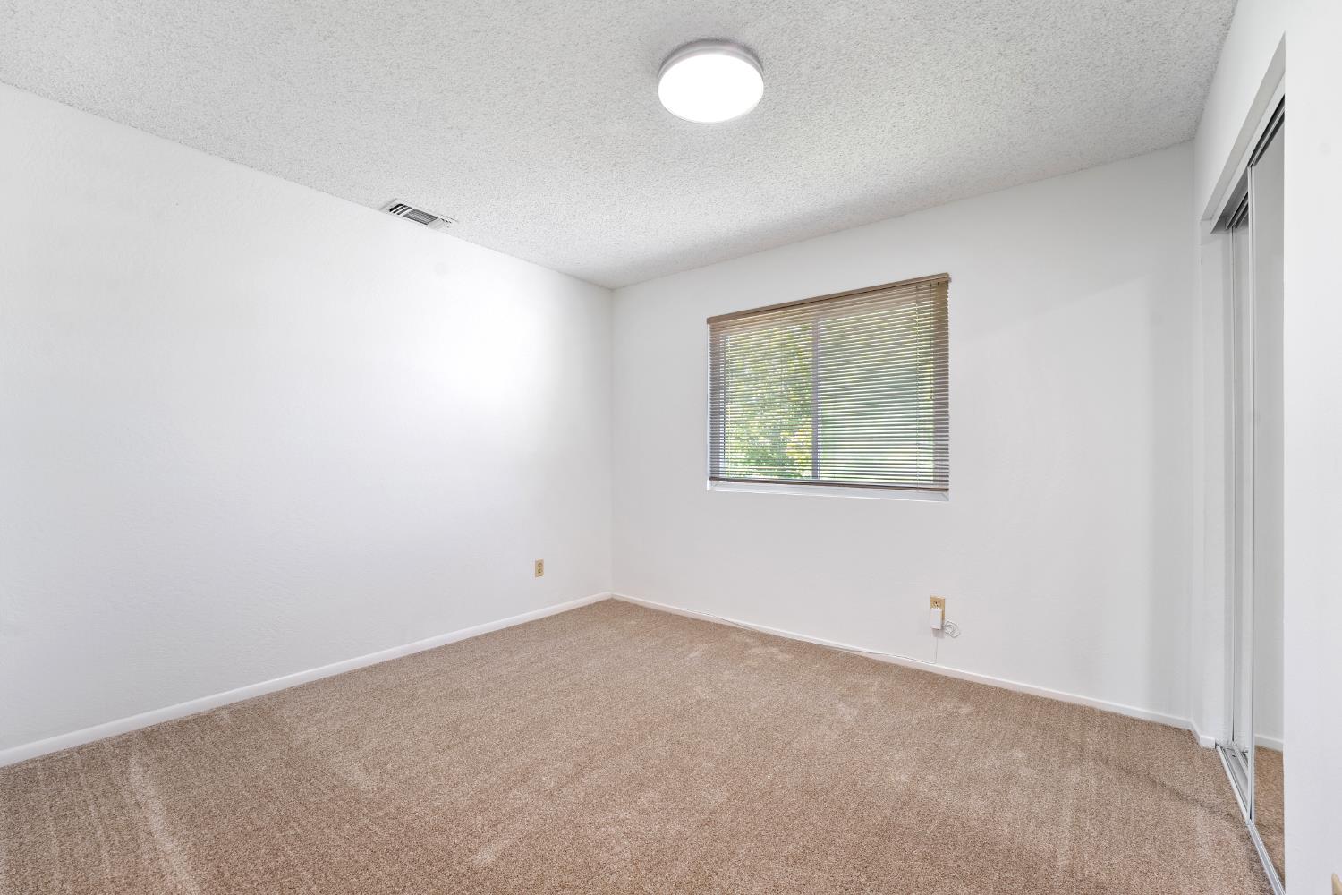 Detail Gallery Image 13 of 25 For 4509 Olivegate Dr, Fair Oaks,  CA 95628 - 4 Beds | 2/1 Baths