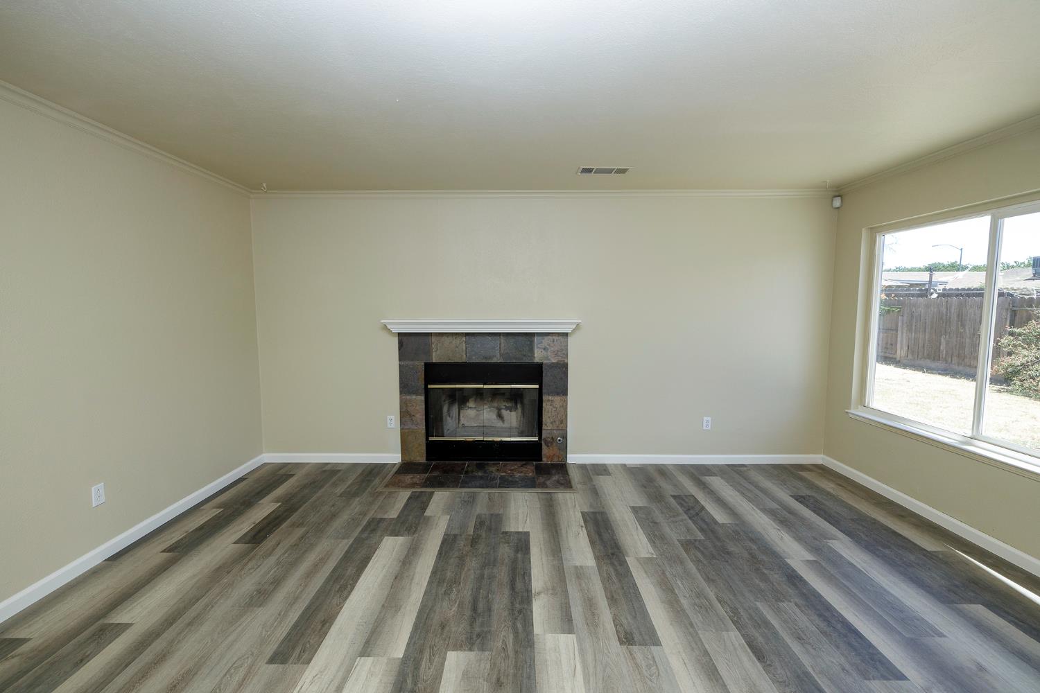 Detail Gallery Image 9 of 42 For 2020 Preston Ln, Modesto,  CA 95355 - 3 Beds | 2 Baths