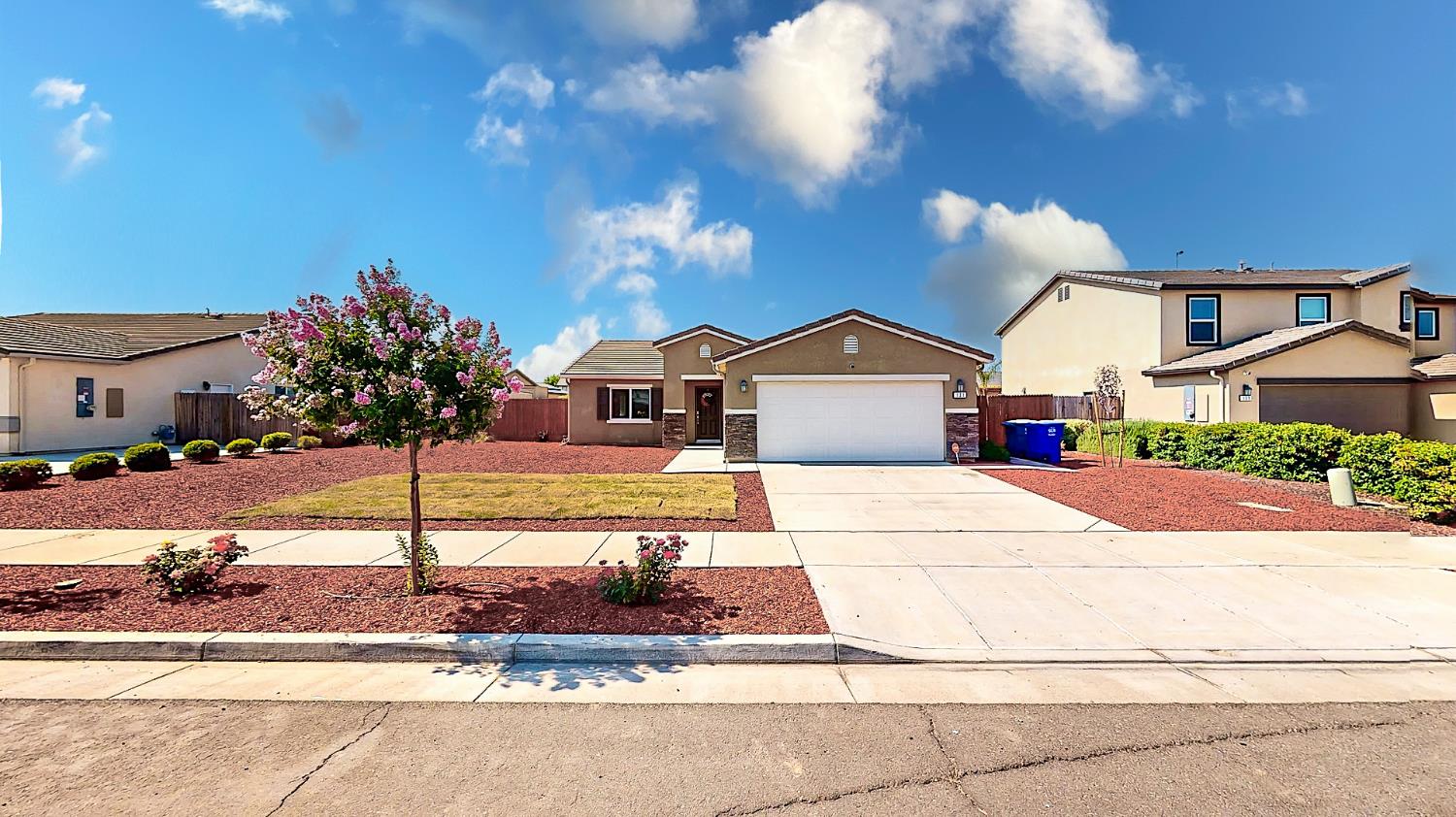 Detail Gallery Image 1 of 44 For 131 Sterling St, Los Banos,  CA 93635 - 3 Beds | 2 Baths