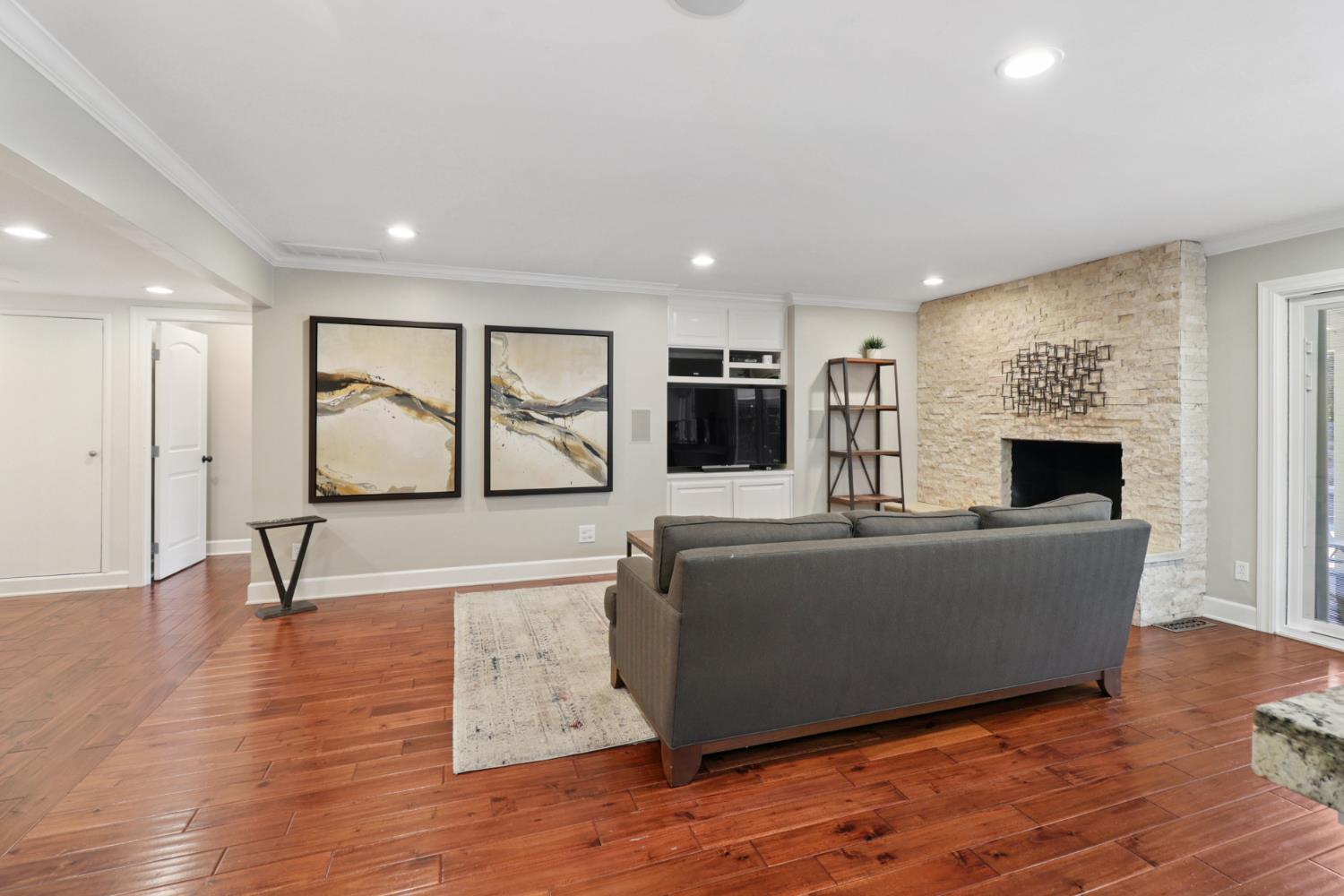 Detail Gallery Image 8 of 62 For 551 Thornley Way, Sacramento,  CA 95864 - 4 Beds | 2/1 Baths