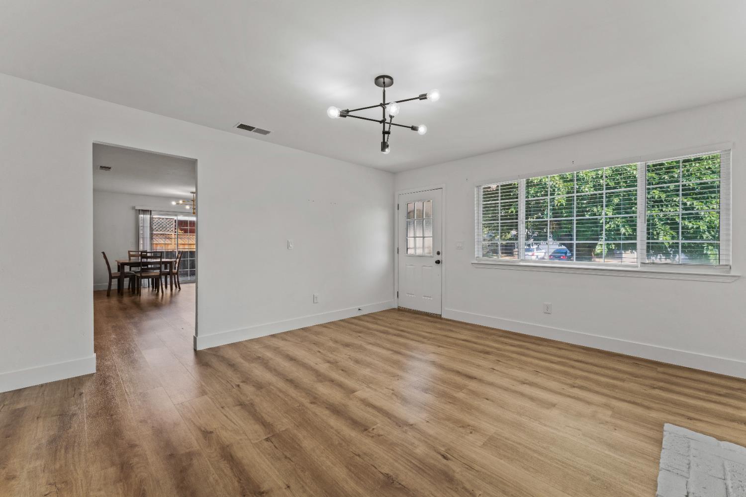 Detail Gallery Image 6 of 25 For 6413 Cheltenham Way, Citrus Heights,  CA 95621 - 3 Beds | 1 Baths