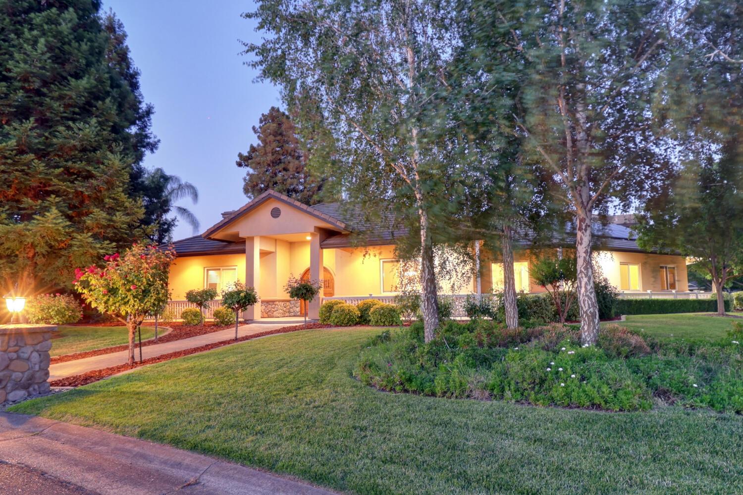 Detail Gallery Image 1 of 72 For 4900 Saint Augustine Dr, Elk Grove,  CA 95758 - 4 Beds | 4 Baths