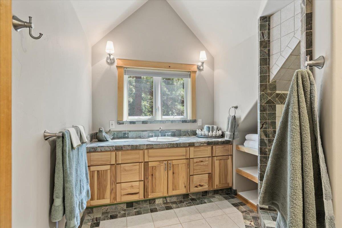 Detail Gallery Image 38 of 64 For 11382 Cour Royal, Nevada City,  CA 95959 - 3 Beds | 3/1 Baths