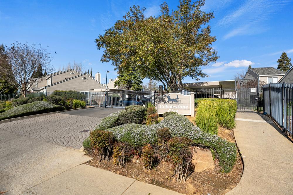Detail Gallery Image 2 of 28 For 9101 Newhall Dr #63,  Sacramento,  CA 95826 - 2 Beds | 1 Baths