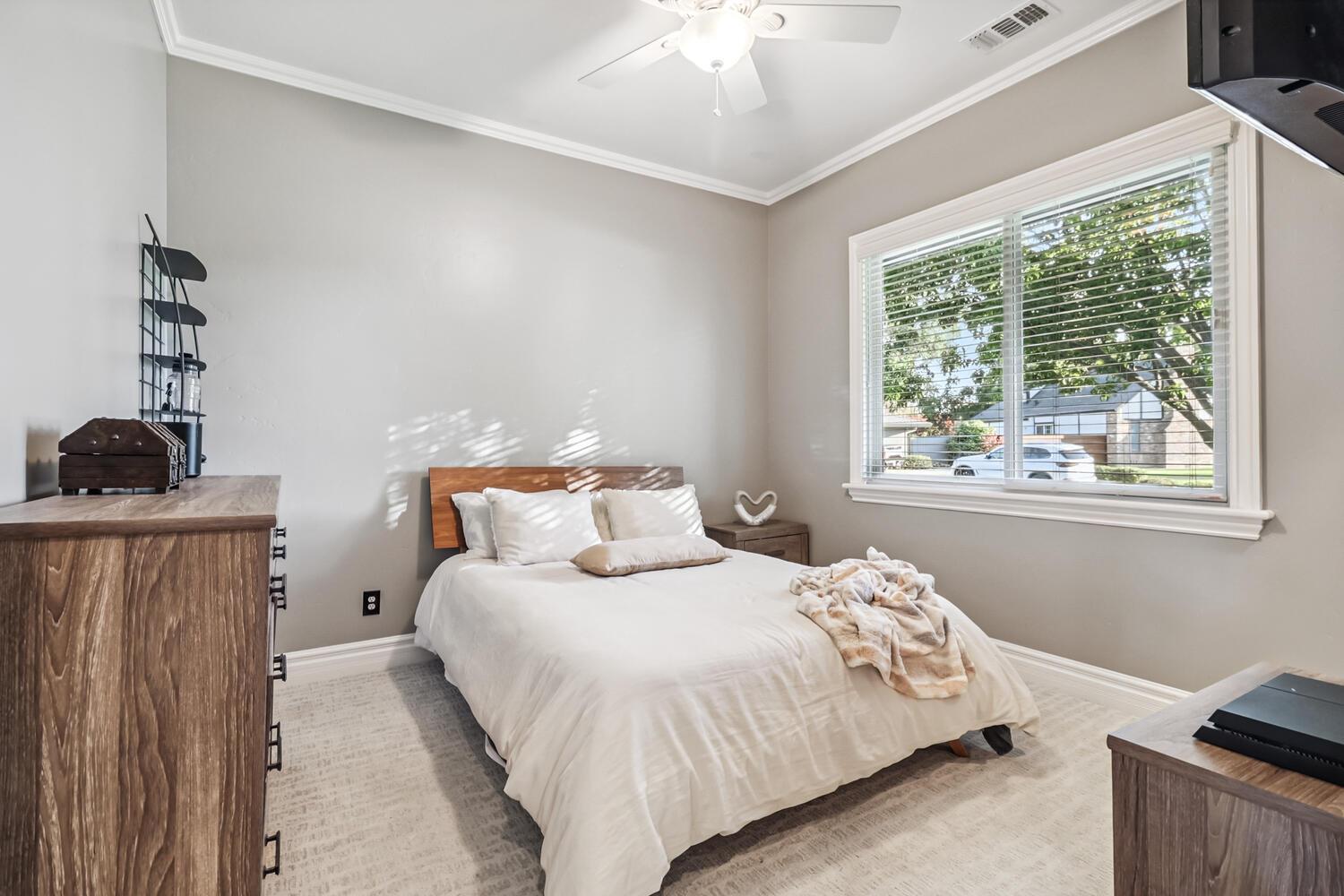 Detail Gallery Image 38 of 72 For 4900 Saint Augustine Dr, Elk Grove,  CA 95758 - 4 Beds | 4 Baths