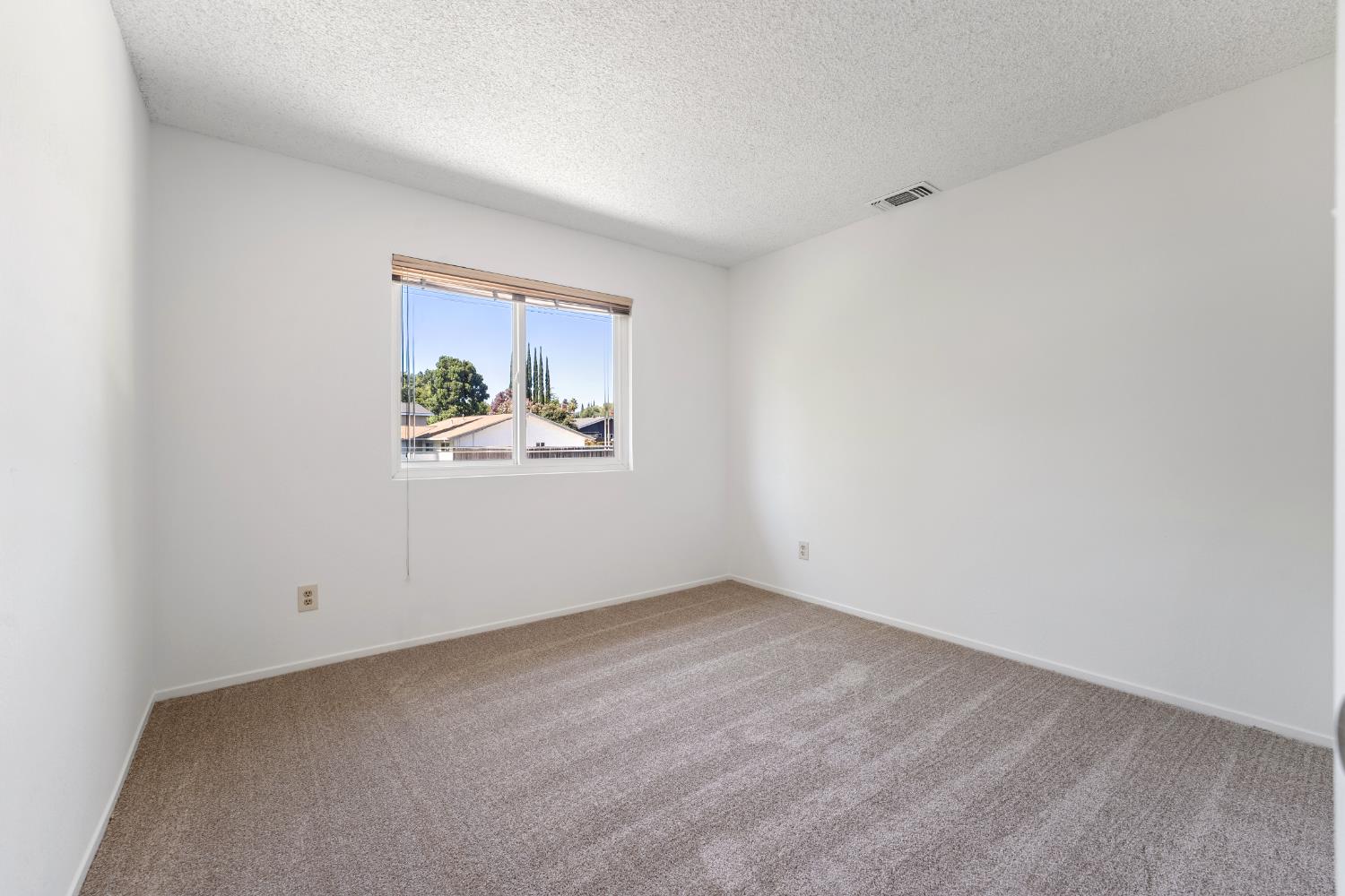 Detail Gallery Image 11 of 25 For 4509 Olivegate Dr, Fair Oaks,  CA 95628 - 4 Beds | 2/1 Baths