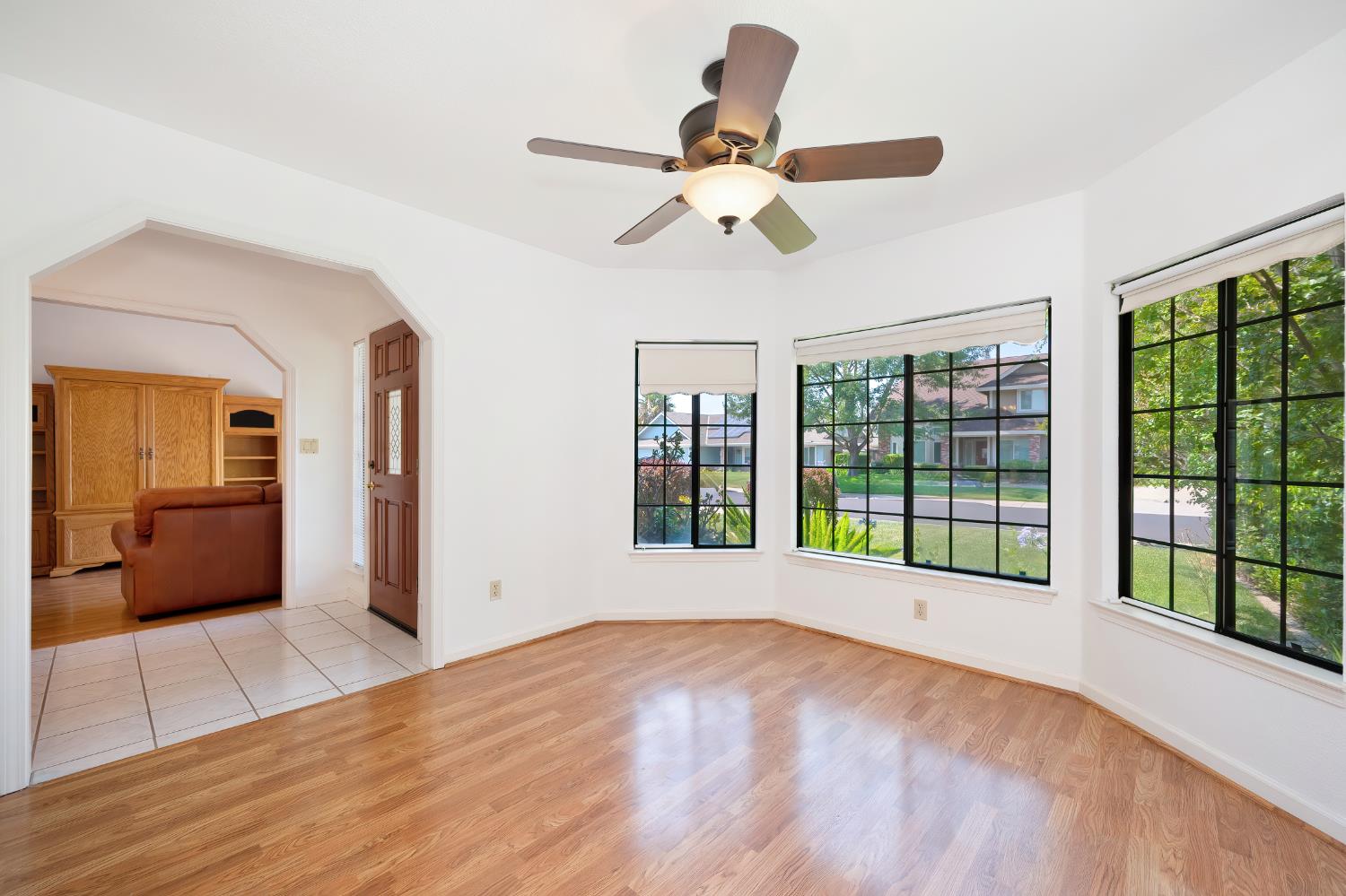 Detail Gallery Image 14 of 53 For 5408 E Brook Way, Elk Grove,  CA 95758 - 3 Beds | 2 Baths