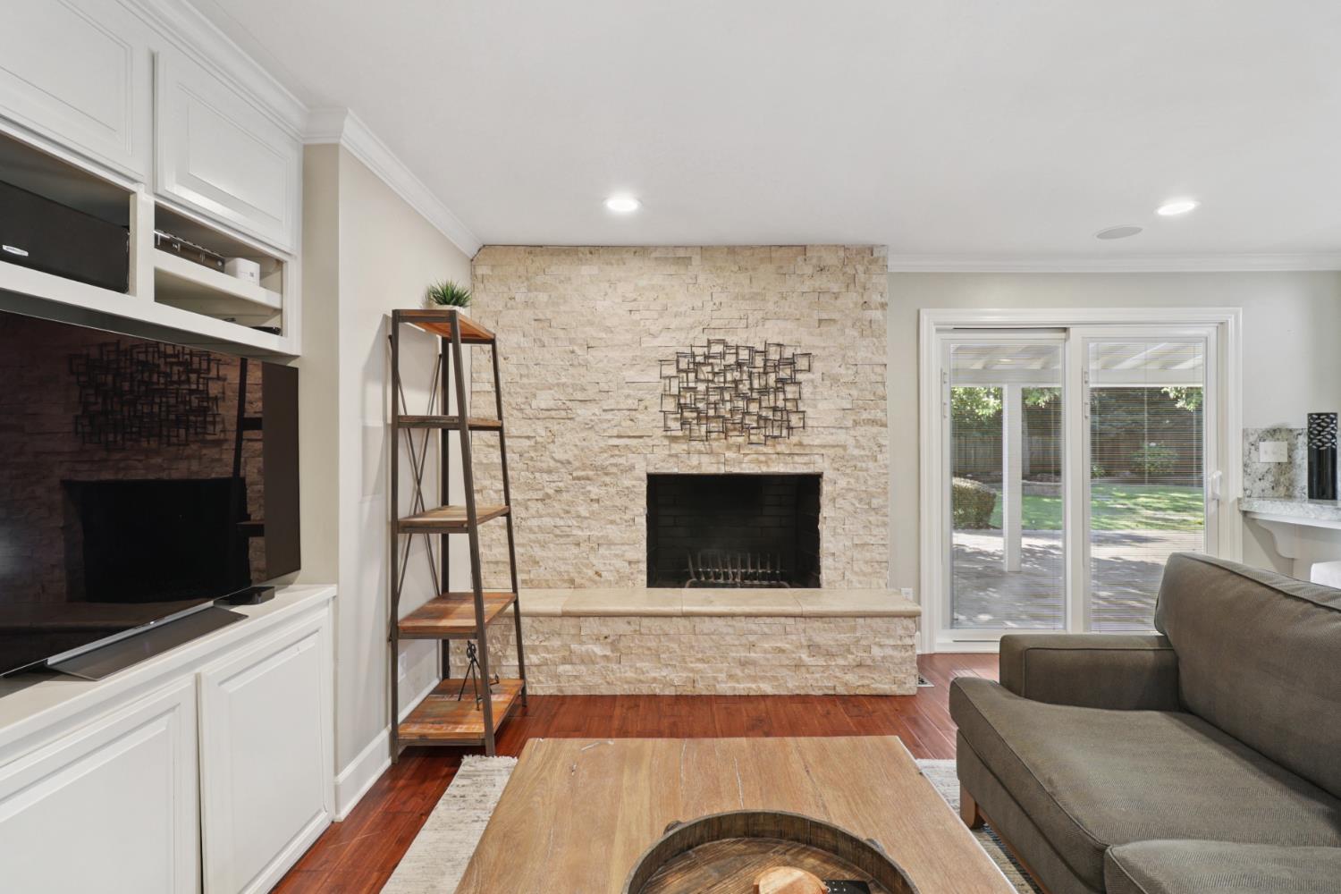 Detail Gallery Image 11 of 62 For 551 Thornley Way, Sacramento,  CA 95864 - 4 Beds | 2/1 Baths