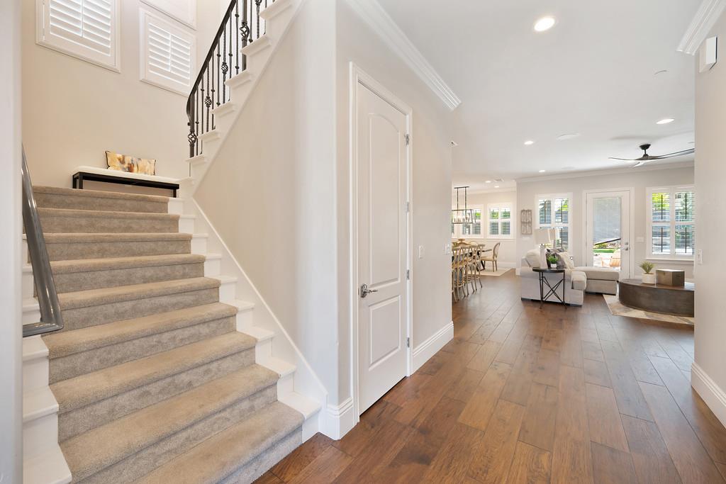 Detail Gallery Image 13 of 94 For 689 Oreno Cir, Folsom,  CA 95630 - 5 Beds | 4/1 Baths
