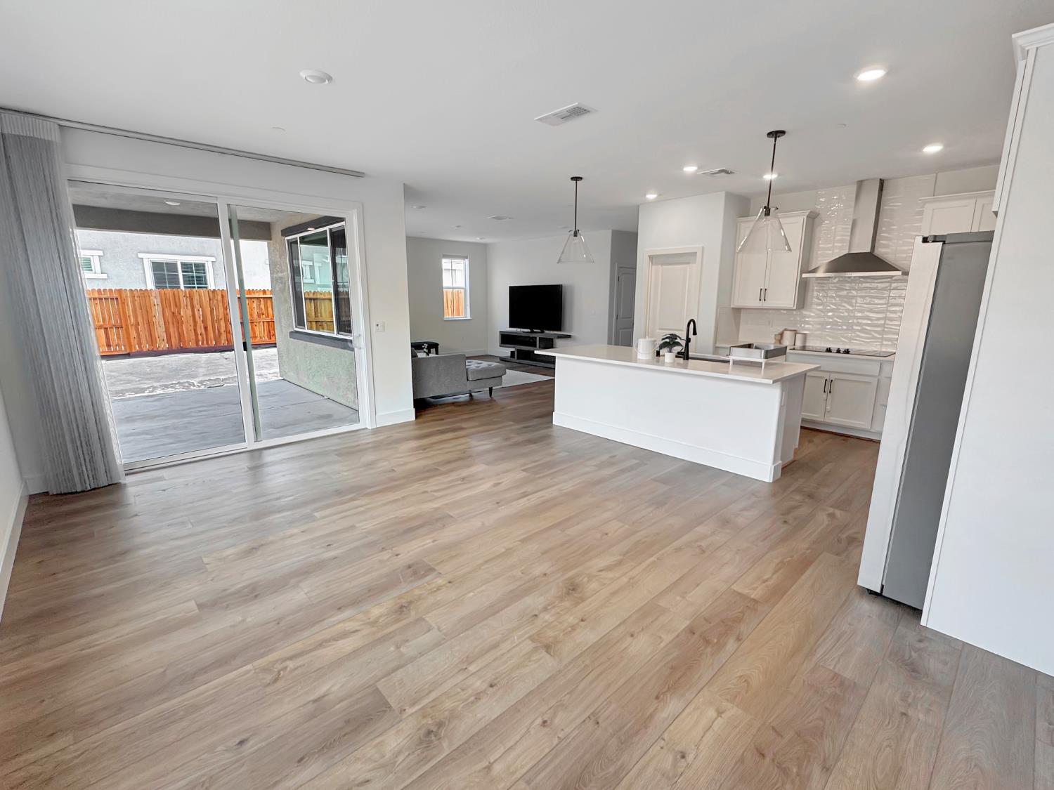 Detail Gallery Image 10 of 18 For 3279 Orso Grande St, Manteca,  CA 95337 - 5 Beds | 3/1 Baths