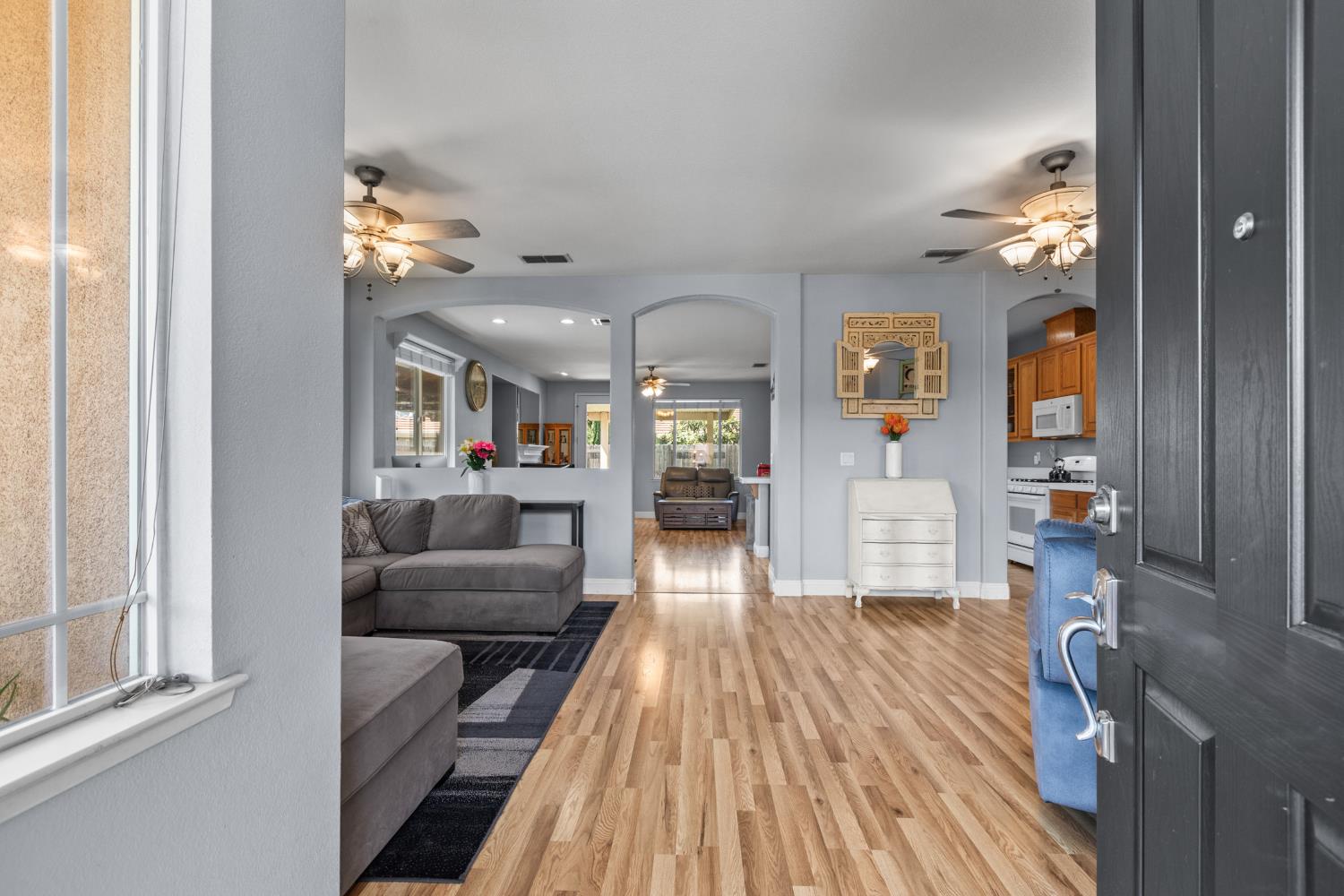 Detail Gallery Image 3 of 40 For 5307 Chatswood Way, Antelope,  CA 95843 - 3 Beds | 2 Baths