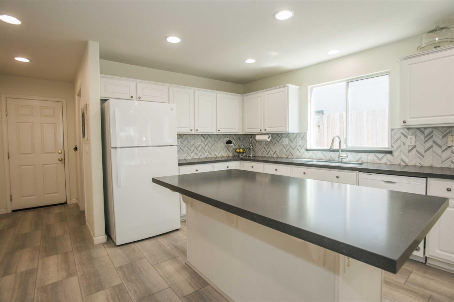 Detail Gallery Image 22 of 68 For 2210 Arnold Dr, Rocklin,  CA 95765 - 4 Beds | 2/1 Baths