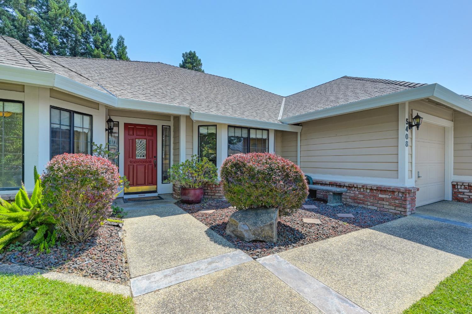 Detail Gallery Image 7 of 53 For 5408 E Brook Way, Elk Grove,  CA 95758 - 3 Beds | 2 Baths