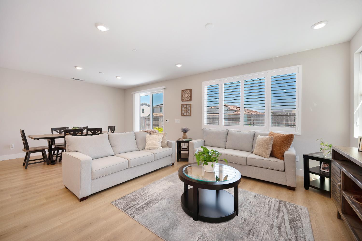 Detail Gallery Image 14 of 32 For 140 Tortosa Ct, Lincoln,  CA 95648 - 4 Beds | 2 Baths