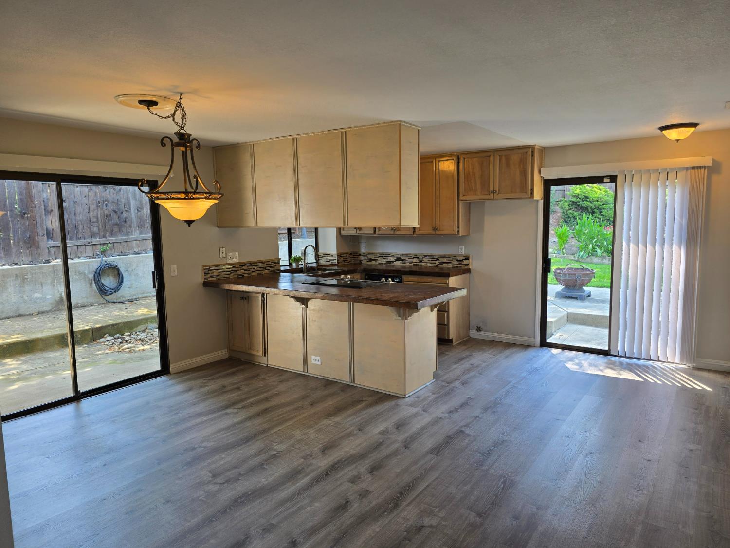 Detail Gallery Image 8 of 29 For 8052 Cammeray Dr, Citrus Heights,  CA 95610 - 3 Beds | 2 Baths