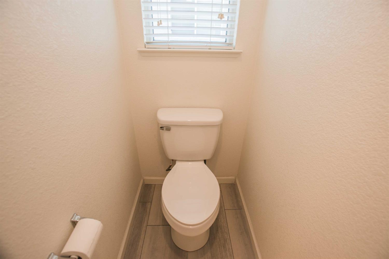 Detail Gallery Image 41 of 68 For 2210 Arnold Dr, Rocklin,  CA 95765 - 4 Beds | 2/1 Baths