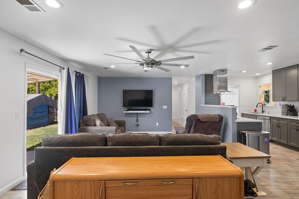 Detail Gallery Image 13 of 30 For 1904 Hunt Ave, Modesto,  CA 95350 - 3 Beds | 2 Baths