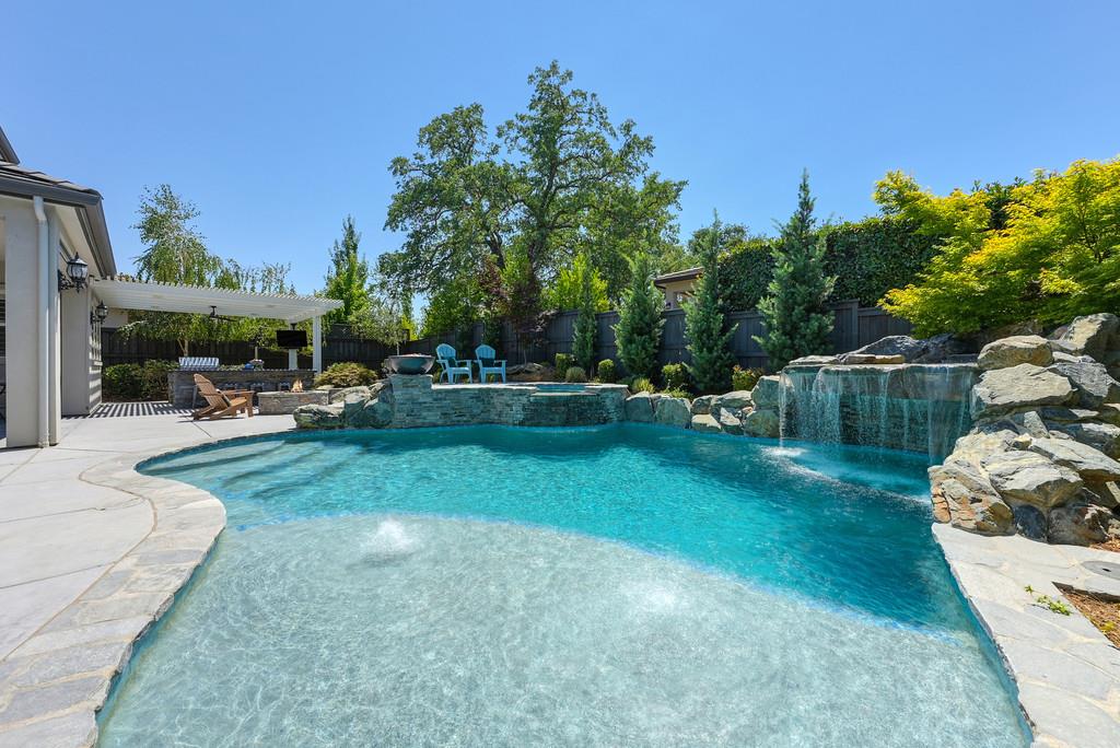 Detail Gallery Image 60 of 94 For 689 Oreno Cir, Folsom,  CA 95630 - 5 Beds | 4/1 Baths