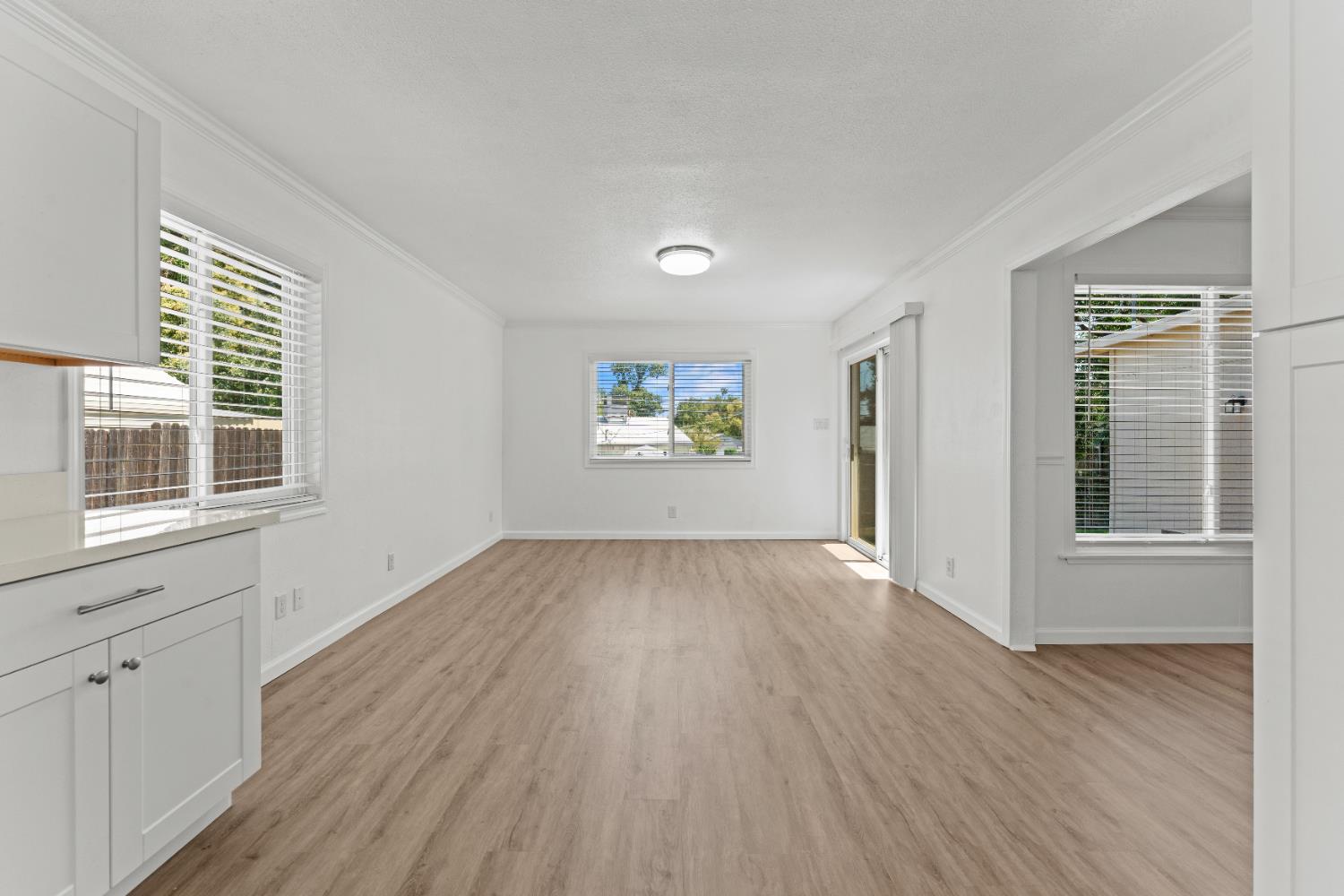 Detail Gallery Image 8 of 33 For 6036 Ellerslee Dr, Carmichael,  CA 95608 - 3 Beds | 2 Baths