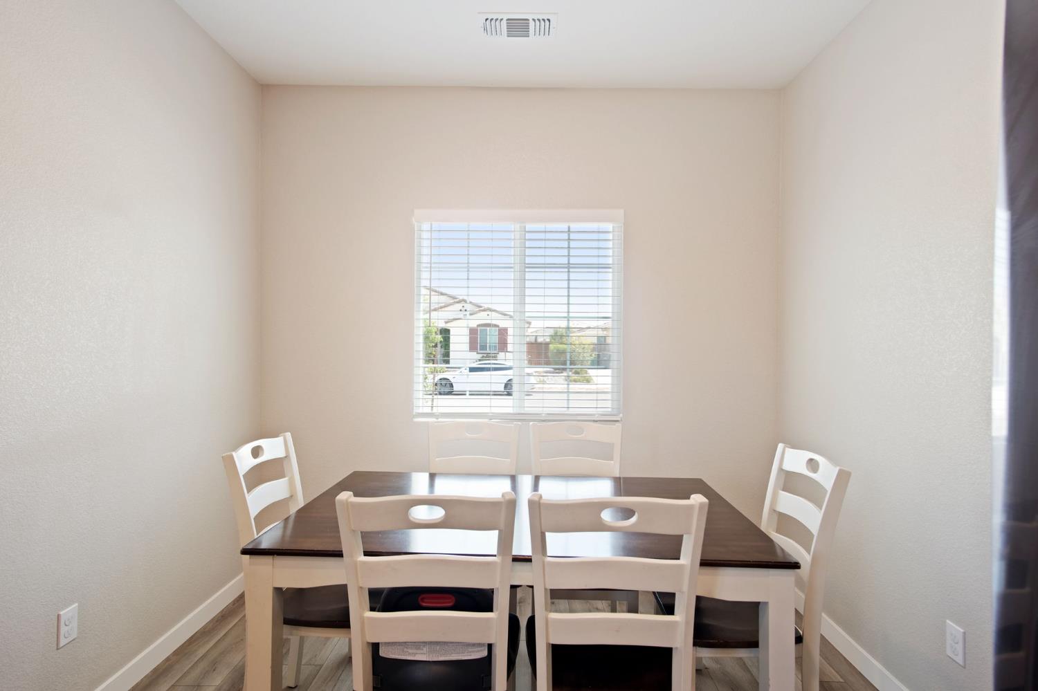 Detail Gallery Image 8 of 43 For 2070 Greenbriar Dr, Los Banos,  CA 93635 - 3 Beds | 2 Baths