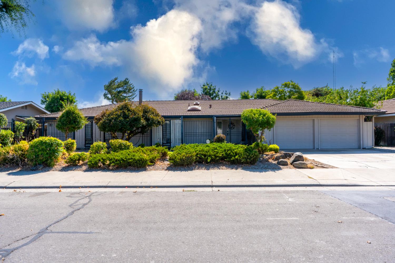 Detail Gallery Image 5 of 58 For 1838 Hillview Dr, Los Banos,  CA 93635 - 3 Beds | 2 Baths