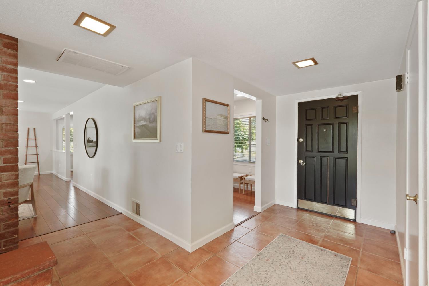 Detail Gallery Image 5 of 52 For 411 King Rd, Roseville,  CA 95678 - 4 Beds | 3 Baths