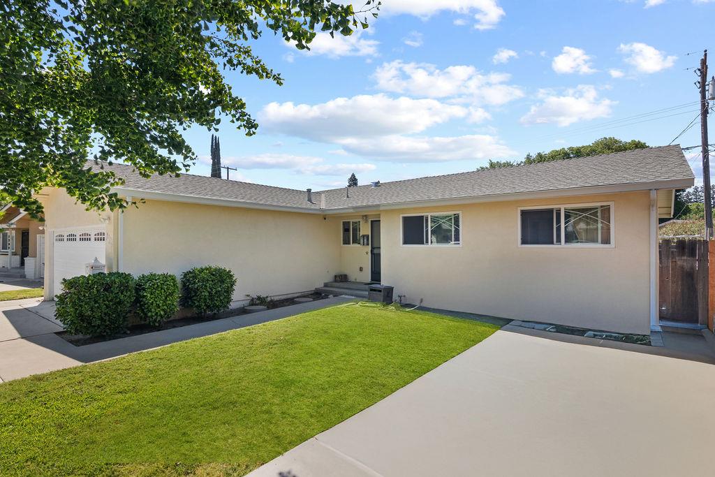 Detail Gallery Image 3 of 30 For 1904 Hunt Ave, Modesto,  CA 95350 - 3 Beds | 2 Baths