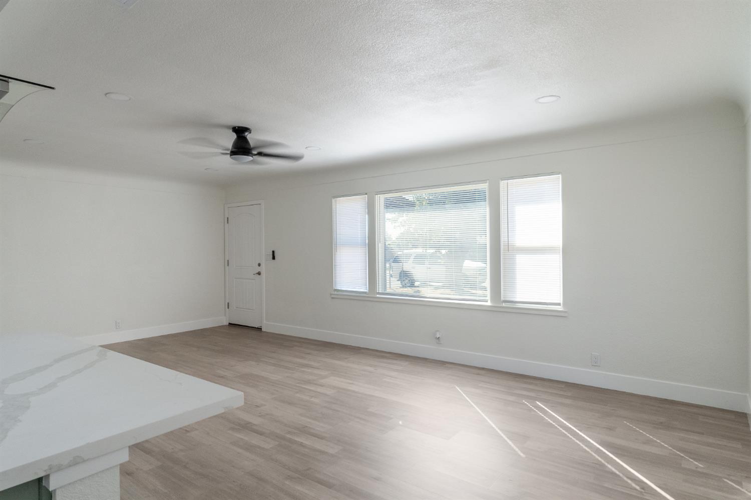 Detail Gallery Image 7 of 29 For 1017 Kings Avenue, Chowchilla,  CA 93610 - 3 Beds | 2 Baths