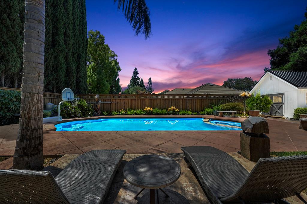 Detail Gallery Image 13 of 61 For 1801 Arroyo Dr, Auburn,  CA 95603 - 5 Beds | 4/1 Baths