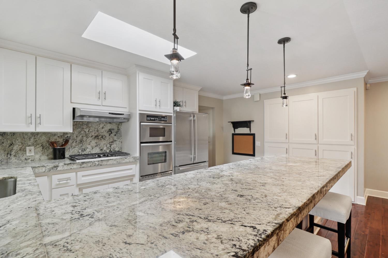 Detail Gallery Image 14 of 62 For 551 Thornley Way, Sacramento,  CA 95864 - 4 Beds | 2/1 Baths
