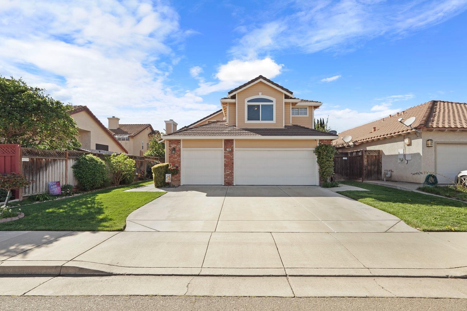 Detail Gallery Image 2 of 45 For 1145 Madera, Tracy,  CA 95377 - 4 Beds | 3 Baths