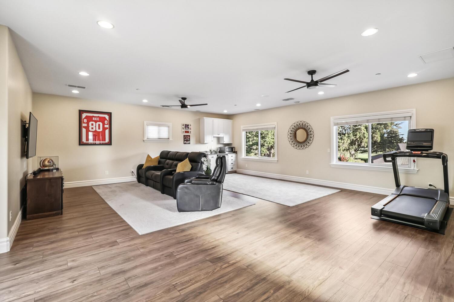 Detail Gallery Image 42 of 72 For 4900 Saint Augustine Dr, Elk Grove,  CA 95758 - 4 Beds | 4 Baths