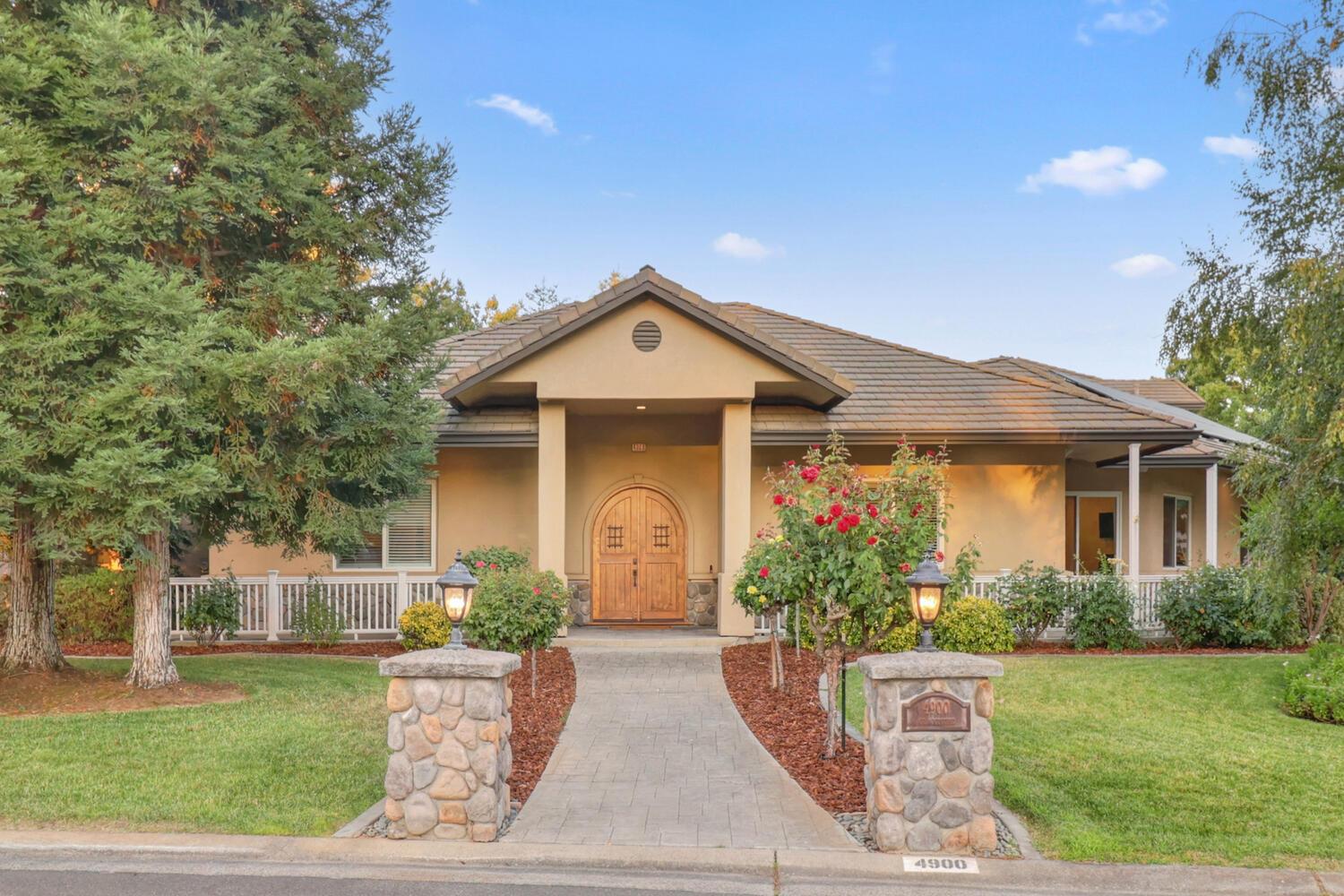 Detail Gallery Image 6 of 72 For 4900 Saint Augustine Dr, Elk Grove,  CA 95758 - 4 Beds | 4 Baths