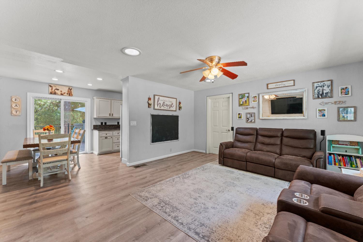 Detail Gallery Image 7 of 68 For 3980 Donner Trl, Placerville,  CA 95667 - 3 Beds | 2 Baths