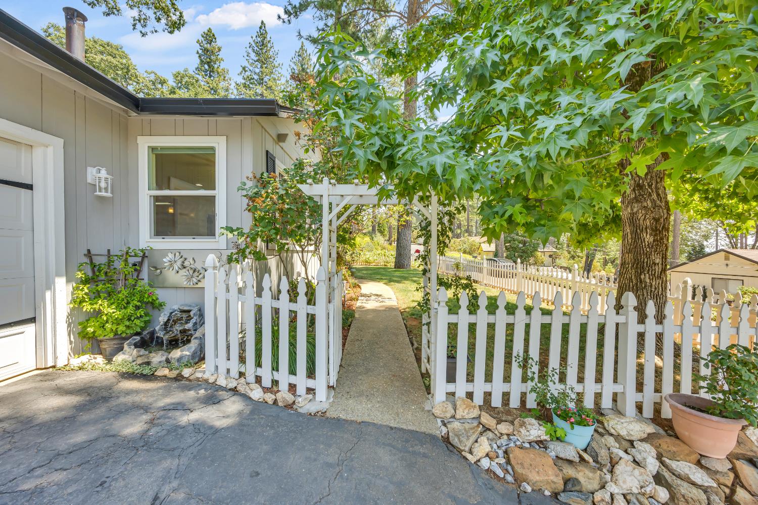 Detail Gallery Image 3 of 59 For 3975 Valley Vista Dr, Camino,  CA 95709 - 3 Beds | 2 Baths