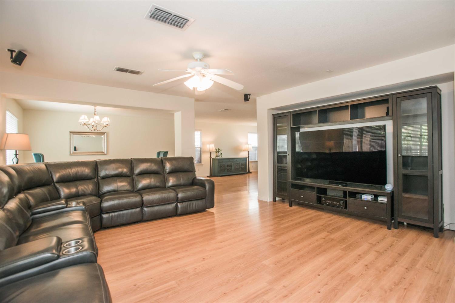 Detail Gallery Image 16 of 68 For 2210 Arnold Dr, Rocklin,  CA 95765 - 4 Beds | 2/1 Baths