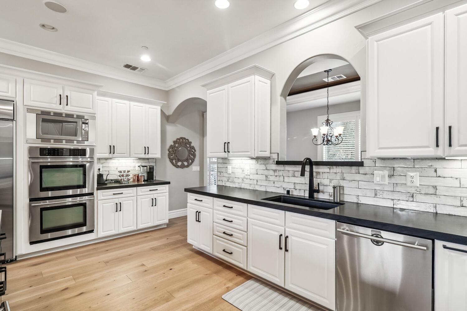 Detail Gallery Image 23 of 72 For 4900 Saint Augustine Dr, Elk Grove,  CA 95758 - 4 Beds | 4 Baths