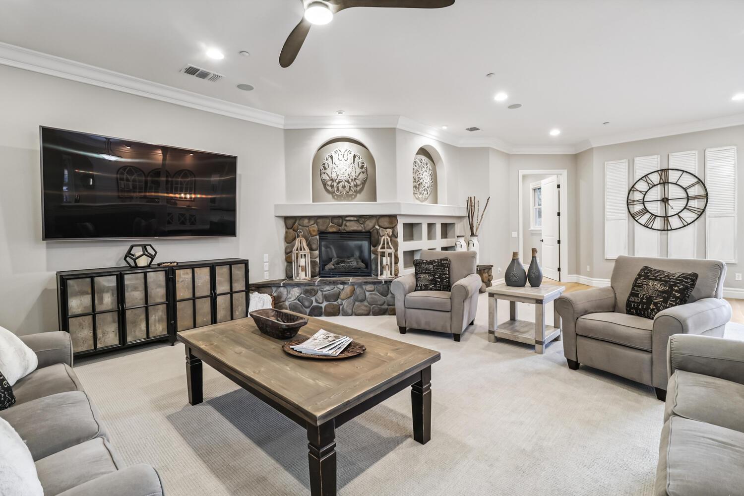 Detail Gallery Image 16 of 72 For 4900 Saint Augustine Dr, Elk Grove,  CA 95758 - 4 Beds | 4 Baths