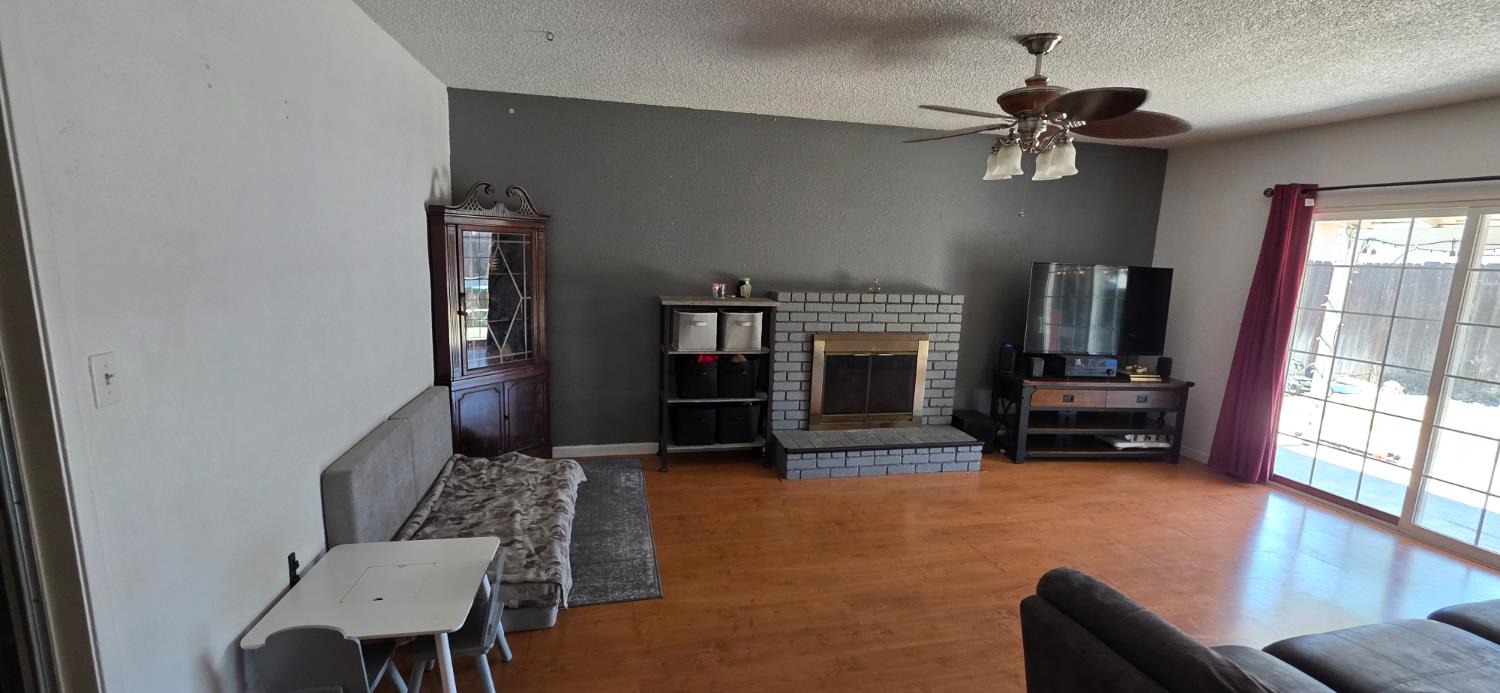 Detail Gallery Image 2 of 9 For 3208 Pisces Way, Ceres,  CA 95307 - 3 Beds | 2 Baths