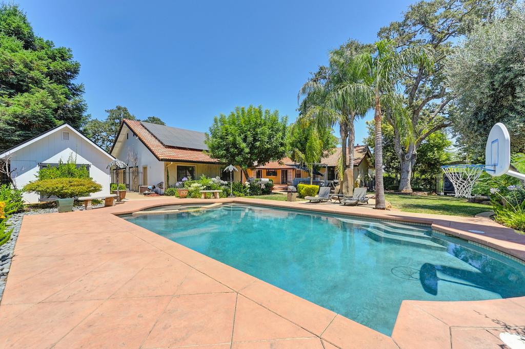 Detail Gallery Image 6 of 61 For 1801 Arroyo Dr, Auburn,  CA 95603 - 5 Beds | 4/1 Baths