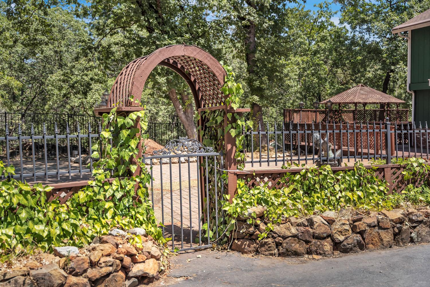 Detail Gallery Image 4 of 39 For 1490 Sage Rd, Colfax,  CA 95713 - 2 Beds | 3 Baths