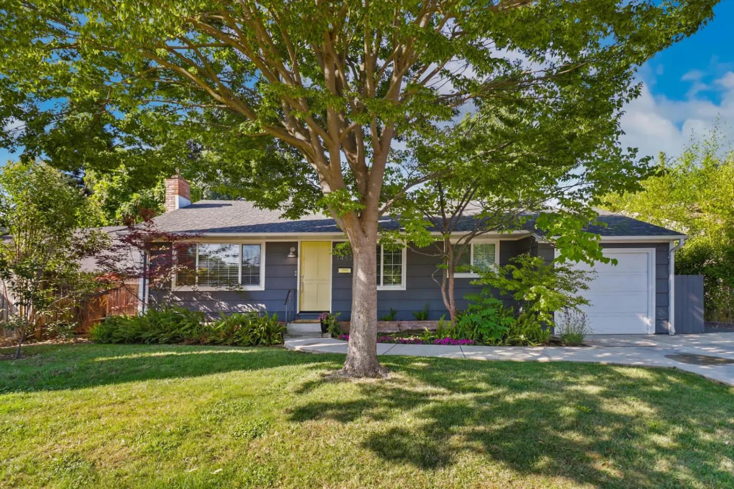 Detail Gallery Image 1 of 45 For 1452 Oregon Dr, Sacramento,  CA 95822 - 3 Beds | 2 Baths