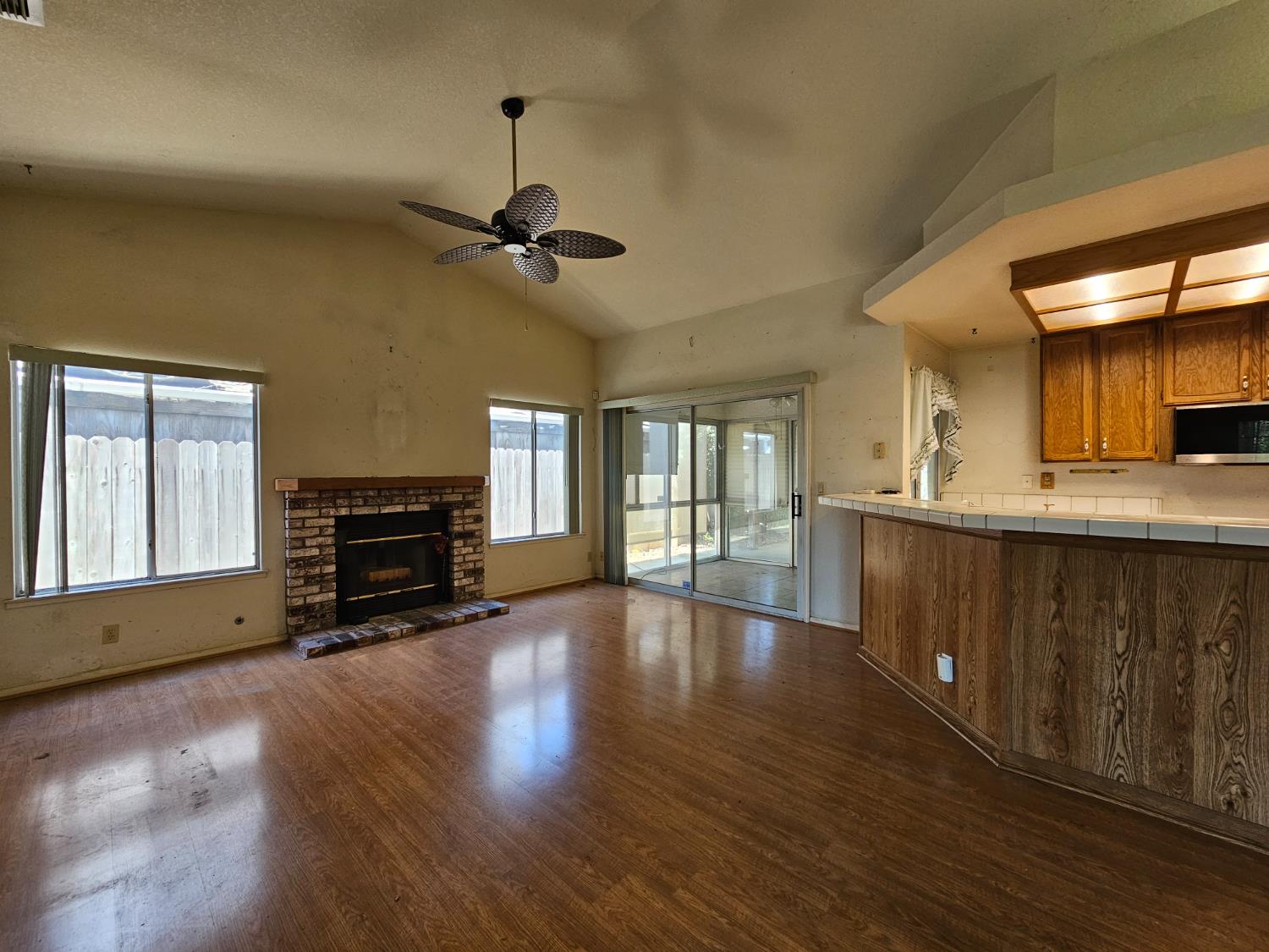 Detail Gallery Image 11 of 24 For 8447 Cassatt Way, Sacramento,  CA 95828 - 3 Beds | 2 Baths