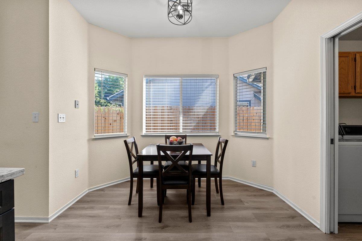 Detail Gallery Image 8 of 17 For 8435 Dartford Dr, Sacramento,  CA 95823 - 3 Beds | 2 Baths