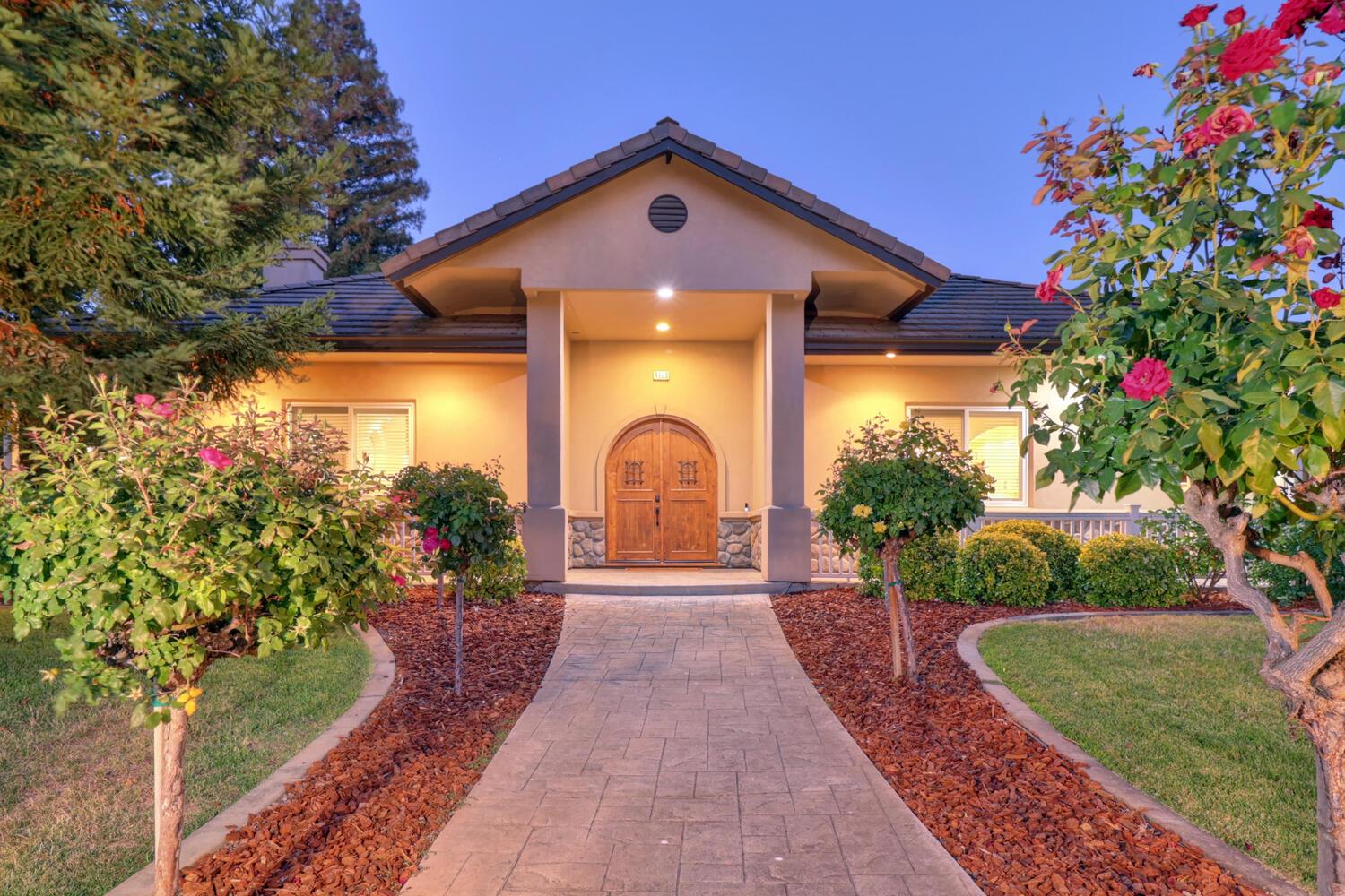 Detail Gallery Image 8 of 72 For 4900 Saint Augustine Dr, Elk Grove,  CA 95758 - 4 Beds | 4 Baths